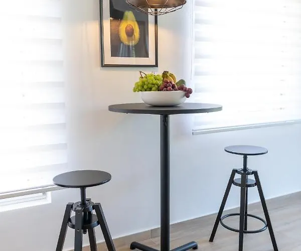 Two Olive Trees * פסאתופירגוס